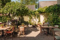 Terrasse und Garten beim Pfannkuchenrestaurant in Utrecht Holland